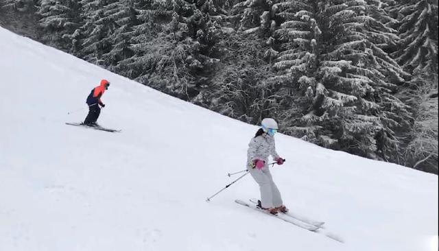 前央视主持姜丰近照曝光!50岁不显老态,曾嫁外国高管生龙凤胎
