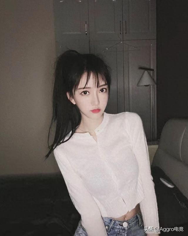 斗鱼女主播双腿淤青直播，被观众质疑，无奈晒出练舞视频自证