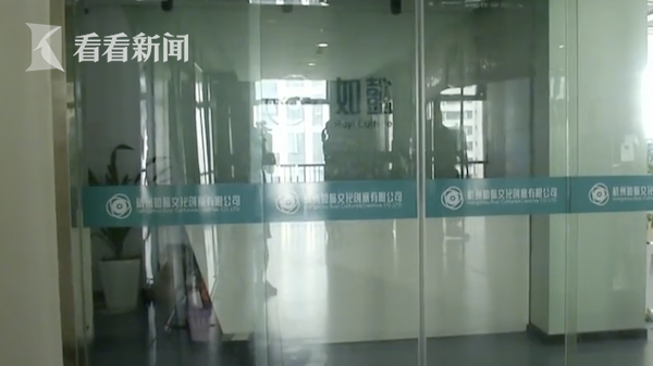 房租都交不起！网络女主播一个月仅赚700 想解约却要赔200万