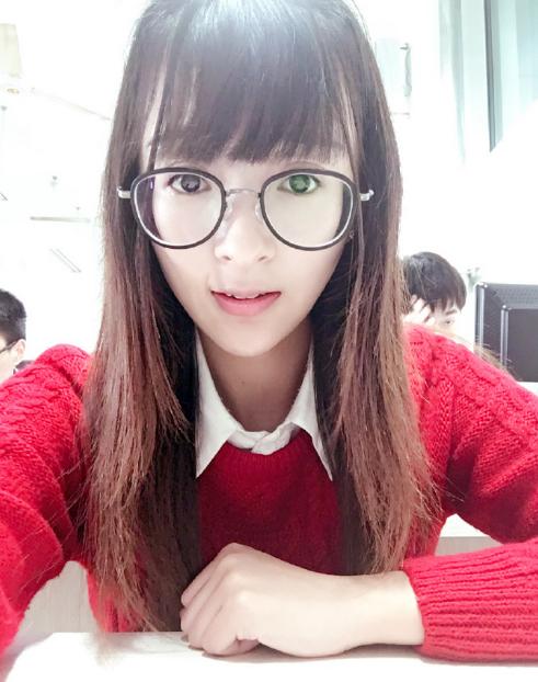 战旗女主播艾秋秋私照被爆，宝宝要哭了！