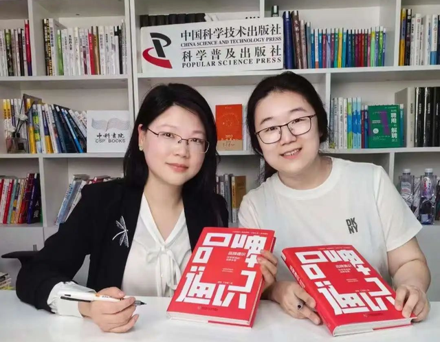 辛巴捧出首位破亿女主播,为啥比不上李佳琦助播旺旺?