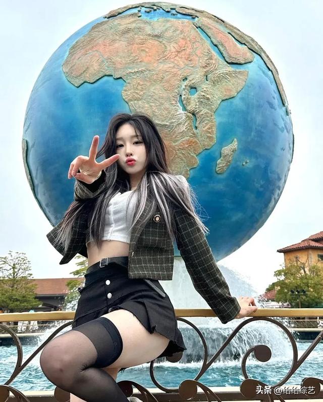 韩国百万级女主播hankung，清纯外表，性感身材，反差感十足