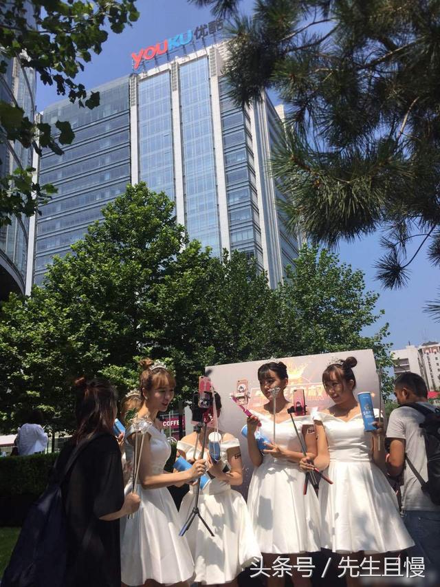 乐视发动美女主播到优酷爱奇艺总部“示威”,好担心美女被打