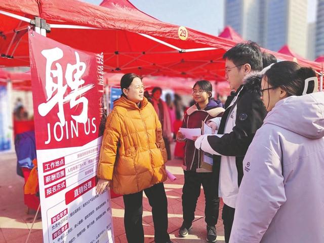 高新区春风行动专场招聘会举行