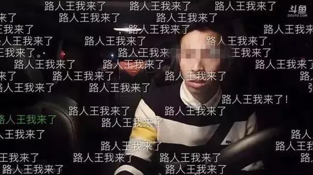 这位斗鱼人气主播，你在上海高架边开车边玩直播，真的厉害死了！