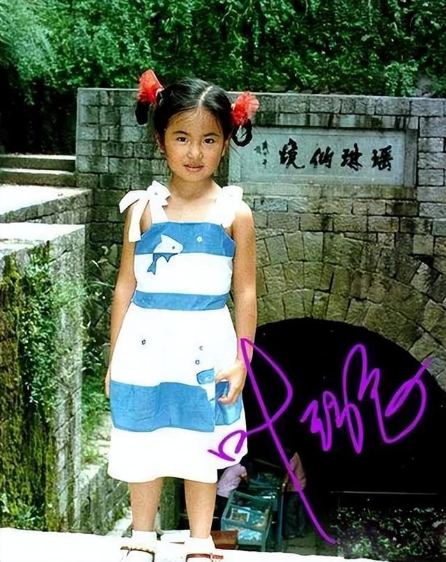 叶璇穿“小三裙”直播蹭流量,回看她的28位前任,比董小姐还豪放