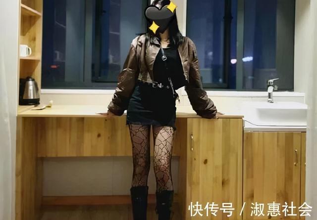 女主播穿黑色丝袜,小团团惊艳,呆妹儿迷人,看到沫子,太违规