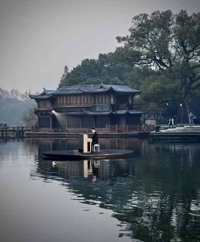 内场原来是这样的！今晚香奈儿西湖大秀，最新揭秘