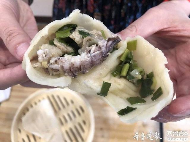 一个包子里俩整只皮皮虾肉！烟台小妹包的皮皮虾烫面包出锅了
