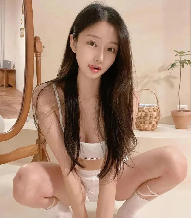 韩国顶级女主播惊艳亮相 清纯与性感并存，谁能抵挡得住她的魅力？