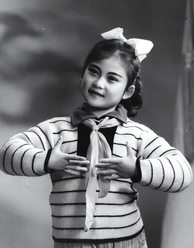 《妈妈的吻》朱晓琳走红背后有艰辛,53岁为何仍然未婚