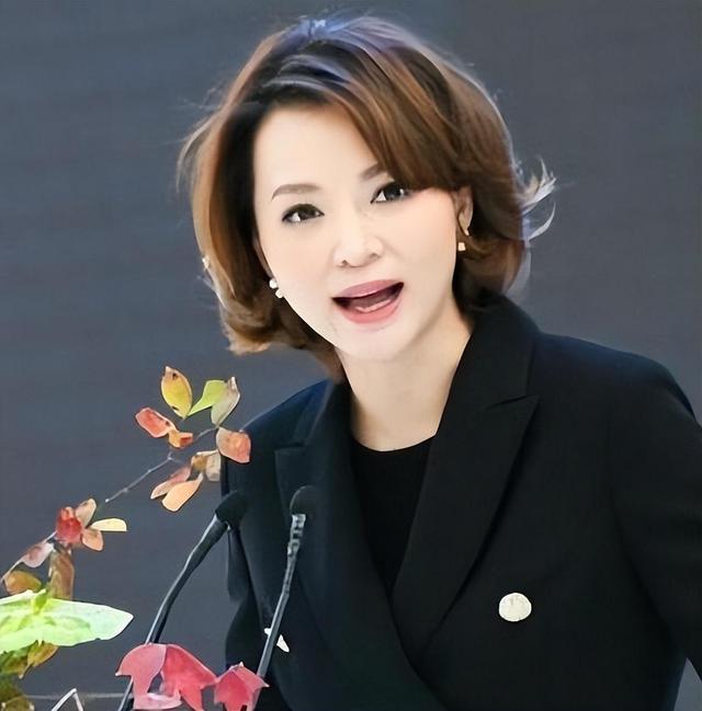 33岁央视主播龙洋：曾曝是“月光族”，单身原因是择偶标准太高？