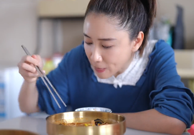 16位明星抗疫接地气！马伊琍种葱，李立群吃剩菜，苗苗阳台成菜园