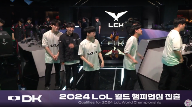 T1关键时刻怂了!Showmaker妖姬助DK晋级全球总决赛