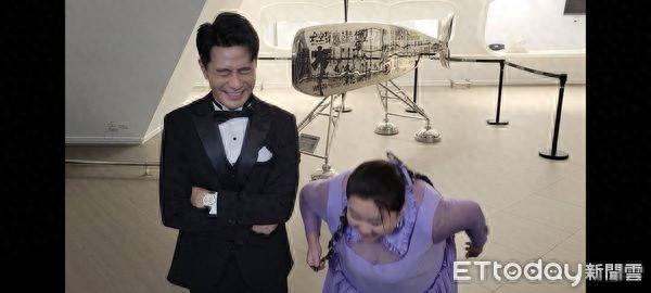 钟欣凌想当红毯第一美「弯腰挤乳沟」:想拿终身成就奖