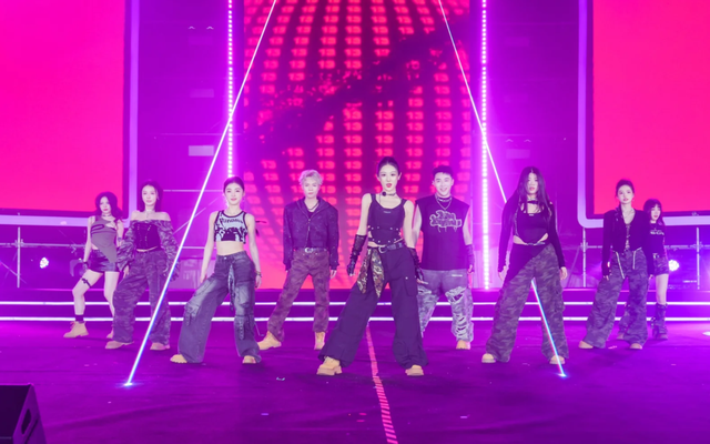 薇娅年会火辣热舞大获好评！这姐怎么做什么好像都很成功？