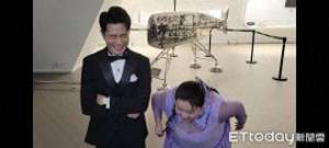 大胸女主播挤胸(钟欣凌想当红毯第一美「弯腰挤乳沟」：想拿终身成就奖)