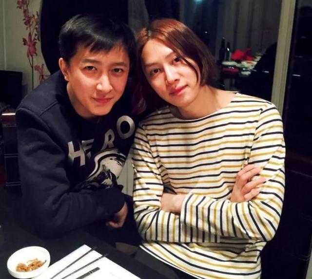 金希澈人设崩塌，被曝订阅辱华频道，昔日友好形象破灭被指太虚伪