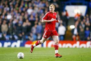 女主播跑步机(利物浦名宿里瑟参加慈善活动，在跑步机上跑24小时&共172公里)