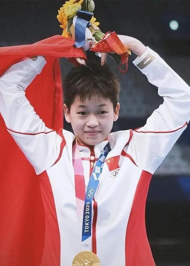 全红婵闪现迈合村欢乐过国庆首次露面全进华直播间哥哥受宠若惊