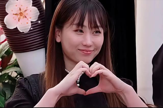 楠楠,一位暖心的幕后导演,吃了她的酸菜饺子的花瓶却没带走她。