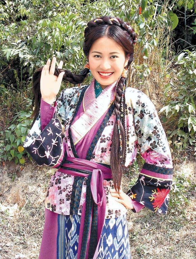 叶璇穿“小三裙”直播蹭流量,回看她的28位前任,比董小姐还豪放