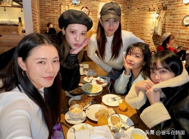 她整容了?网友直呼大变样!