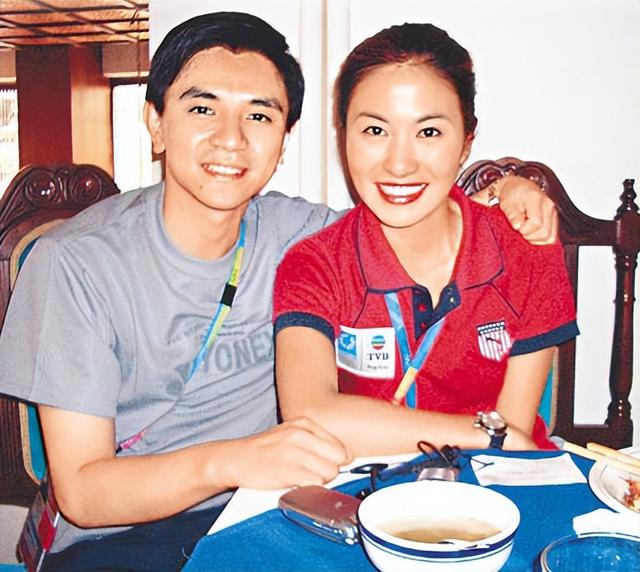 叶璇穿“小三裙”直播蹭流量,回看她的28位前任,比董小姐还豪放