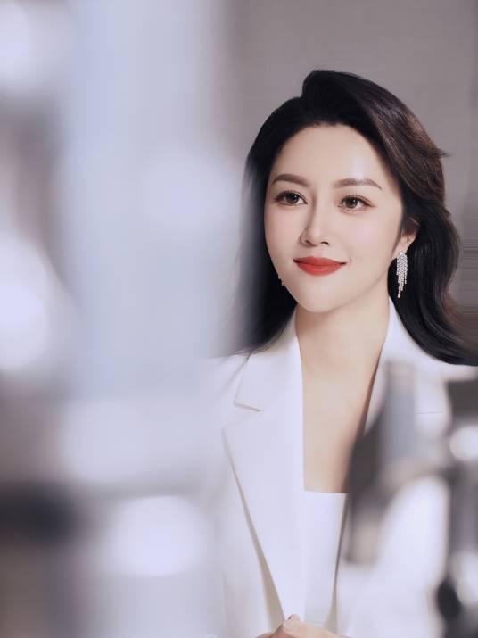 四川电视台16位知名美女主持人一览,风华正茂,巾帼不让须眉