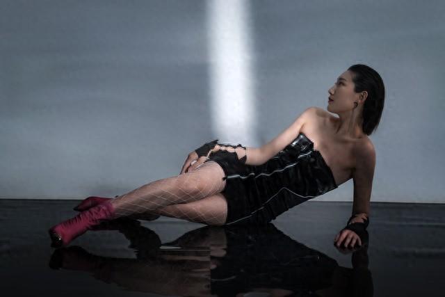 韩国大量进口，中国丝袜，情趣用品！韩国主播背靠中国，经济翻倍