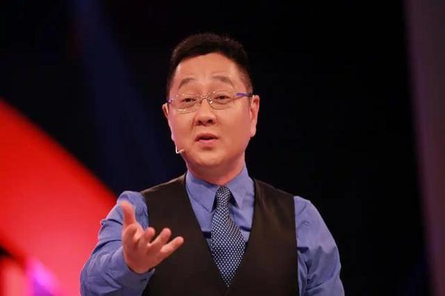 曾经的央视门面，怼天怼地后断送主持生涯，现在网综“混口饭吃”