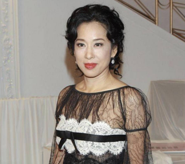 65岁的“广东一枝花”侯玉婷：曾和霍震霆传绯闻，如今成模范婆婆