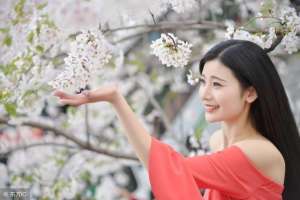 女主播直播打野战下载(小说：看戏居然发现自己老婆和上司打野战怎么办)