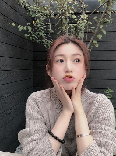 韩国国民偶像爆恋情口碑崩塌?女方父母竟是诈骗犯,网友怒骂