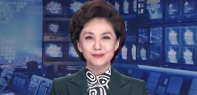 海霞：21岁成央视主播，28岁嫁清华教授，如今52岁官宣新身份