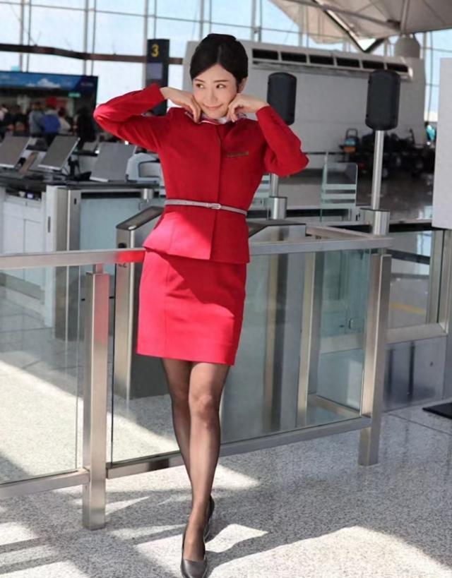 好拼！前TVB小花利颖怡露背扮死尸，只遮下半身称是最大尺度演出