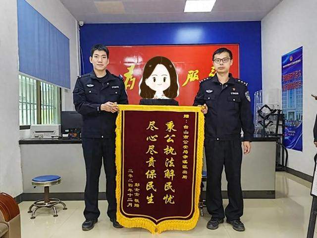 台山民警及时出手制止！熊孩子“豪掷”三万打赏主播......