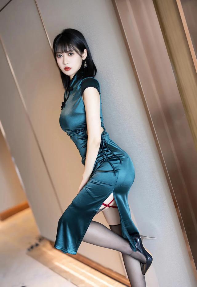 美女模特林子遥，身高175cm，满屏黑丝大长腿，谁受得了啊？