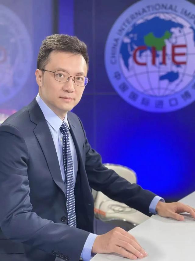 太亮眼!东方卫视“上新”首位00后女主播,已有百万粉丝!网友怒赞