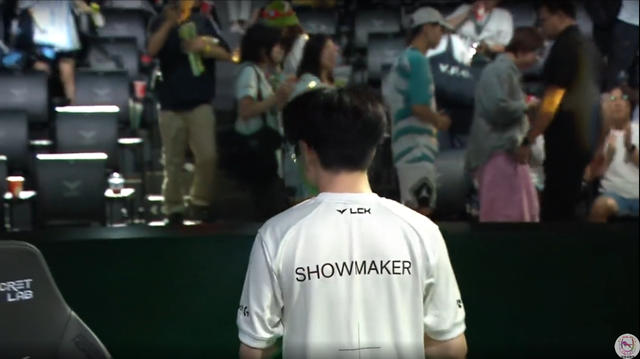T1关键时刻怂了!Showmaker妖姬助DK晋级全球总决赛