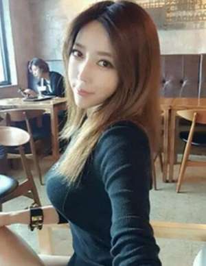 斗鱼福利女主播(韩国女主播米娜直播福利截图，斗鱼韩国女主播米娜性感照片)