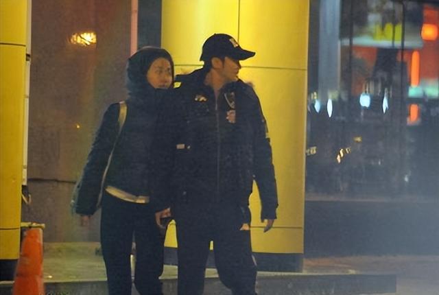 叶璇穿“小三裙”直播蹭流量,回看她的28位前任,比董小姐还豪放