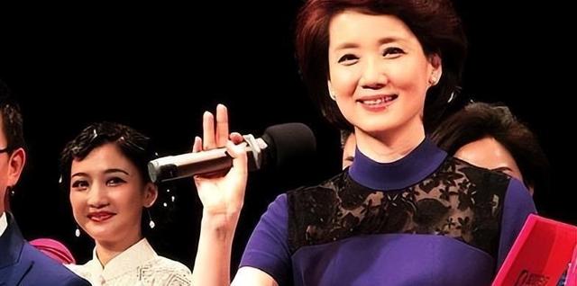 央视“首席女主播”李修平：42岁再婚嫁大10岁丈夫，至今无儿无女