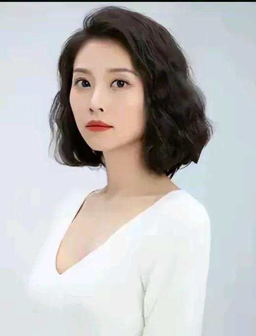 王浏芳：深圳卫视的知性女主播！