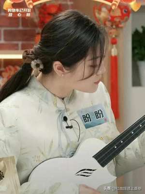 有女主播盼盼的直播(盼盼撞脸歌手梁静茹？网友：太像了，尤其笑脸)