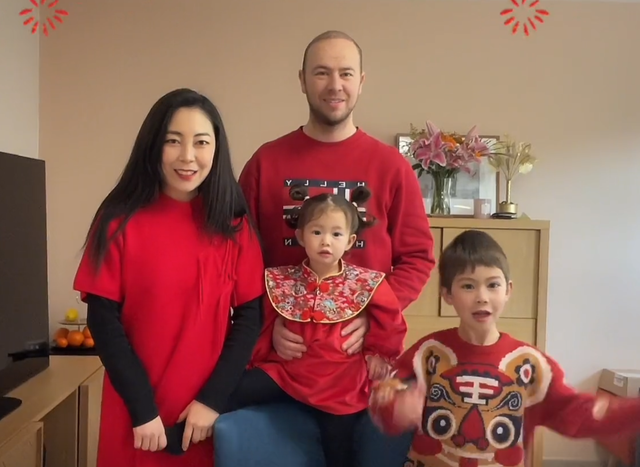 内蒙富家女爱上法国留学生，婚后连生俩混血，35岁老公接近秃顶