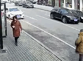 吵架吵到嘴咬嘴,智障新闻里的人类还有什么干不出来的!