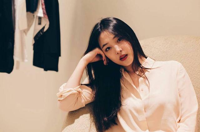 具荷拉直播时痛哭！韩国女艺人崔雪莉家中身亡 雪莉最后一条ins图写了什么内容