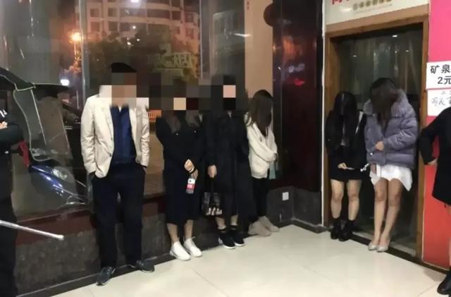 江阳警方:女主播穿着暴露甚至赤裸,表演不堪入目!