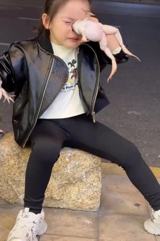 牛蛙小妹妹火了之后，妈妈被批为流量无底线，目前已删除相关视频